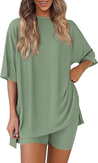 Women's Athleisure Two-Piece Set – Oversized Top & Biker Shorts, Perfect for Lounge, Gym & Casual Outings